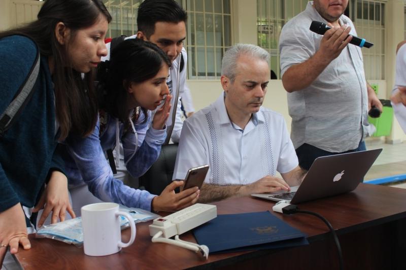 Giordano Perez-Gaxiola, director of Cochrane Mexico and organiser of the challenge, screening in the opening minutes.